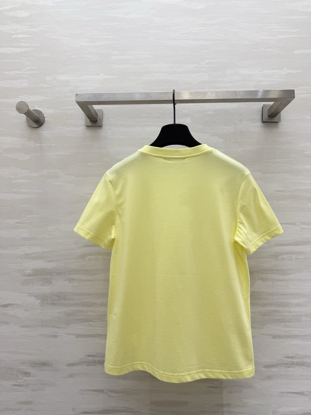 ✨ AMI 夏日调色盘已就位 ✨²⁶春夏新款 ami刺绣🪡钉珠短袖T恤白/黄/蓝/黑四色任选 基础款也能