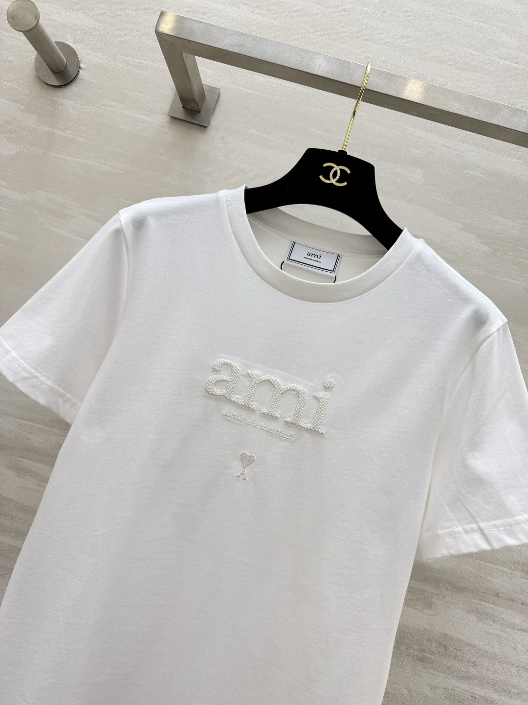 ✨ AMI 夏日调色盘已就位 ✨²⁶春夏新款 ami刺绣🪡钉珠短袖T恤白/黄/蓝/黑四色任选 基础款也能