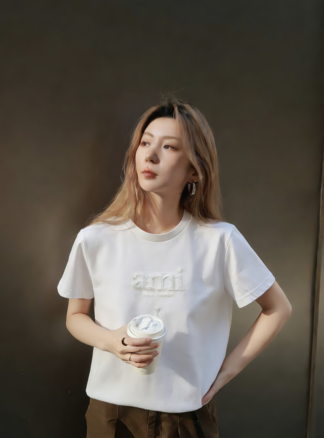 ✨ AMI 夏日调色盘已就位 ✨²⁶春夏新款 ami刺绣🪡钉珠短袖T恤白/黄/蓝/黑四色任选 基础款也能