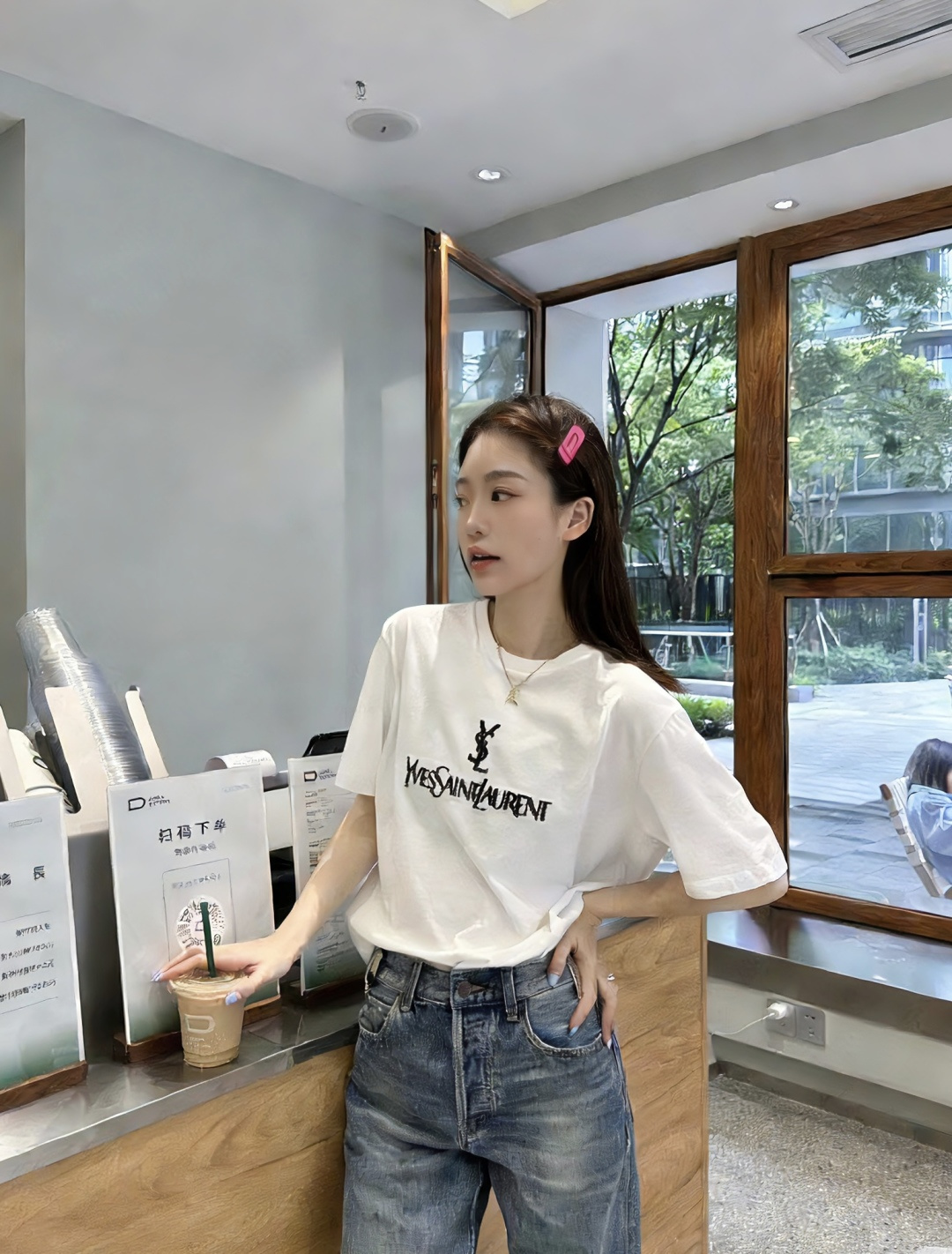 #ysl²⁶春夏新款 重工珠片刺绣🪡短袖T恤 拿捏不费力的高级感🖤🤍 经典logo自带气场 慵懒又显瘦 