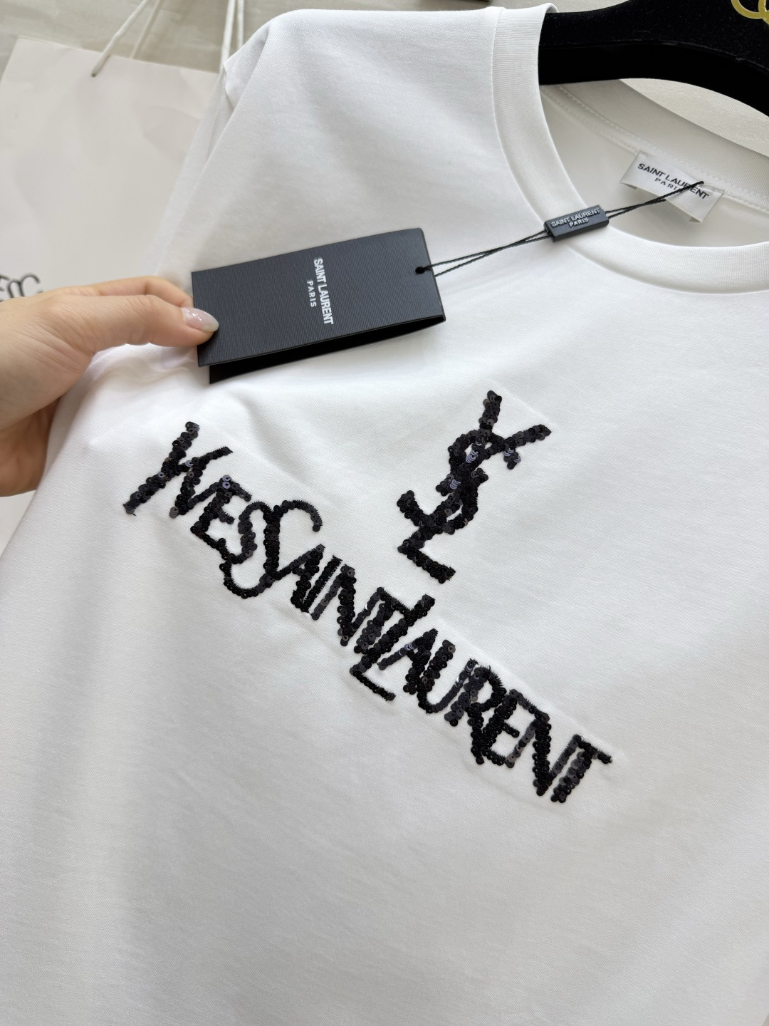 #ysl²⁶春夏新款 重工珠片刺绣🪡短袖T恤 拿捏不费力的高级感🖤🤍 经典logo自带气场 慵懒又显瘦 