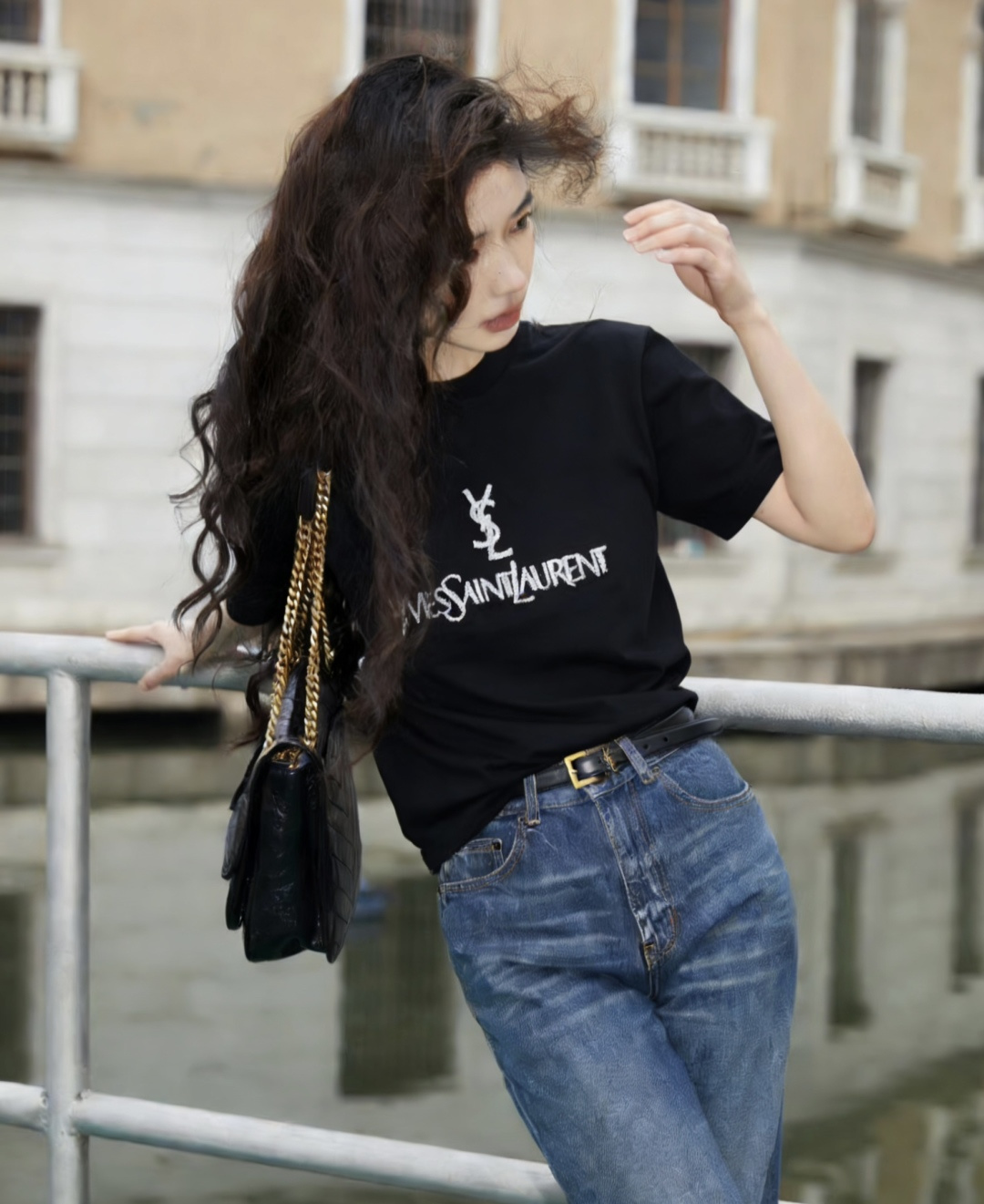 #ysl²⁶春夏新款 重工珠片刺绣🪡短袖T恤 拿捏不费力的高级感🖤🤍 经典logo自带气场 慵懒又显瘦 