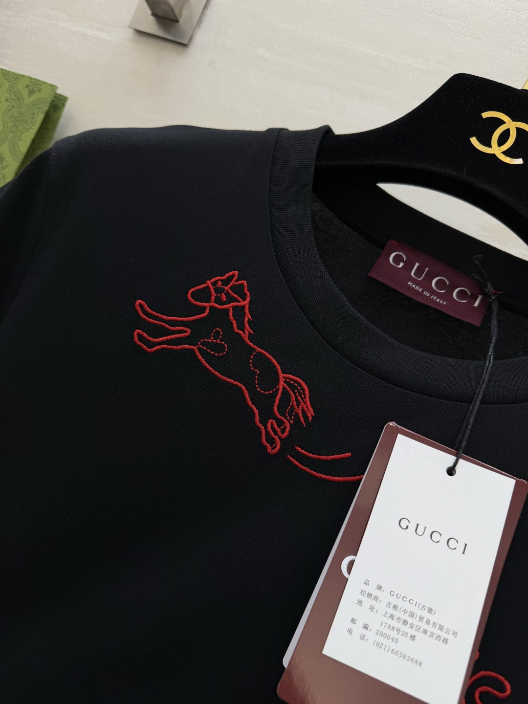 🐎 马年专属限定｜Gucc♡²⁶春夏新款 生肖系列短袖T恤 红金刺绣线条勾勒灵动小马 是马年开运的绝佳战
