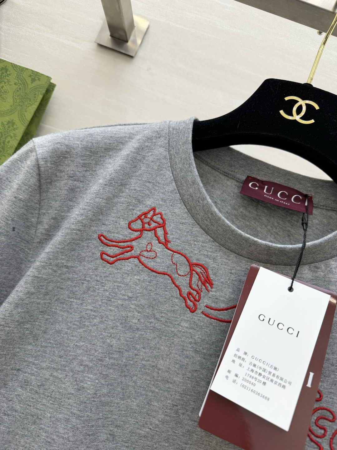 🐎 马年专属限定｜Gucc♡²⁶春夏新款 生肖系列短袖T恤 红金刺绣线条勾勒灵动小马 是马年开运的绝佳战