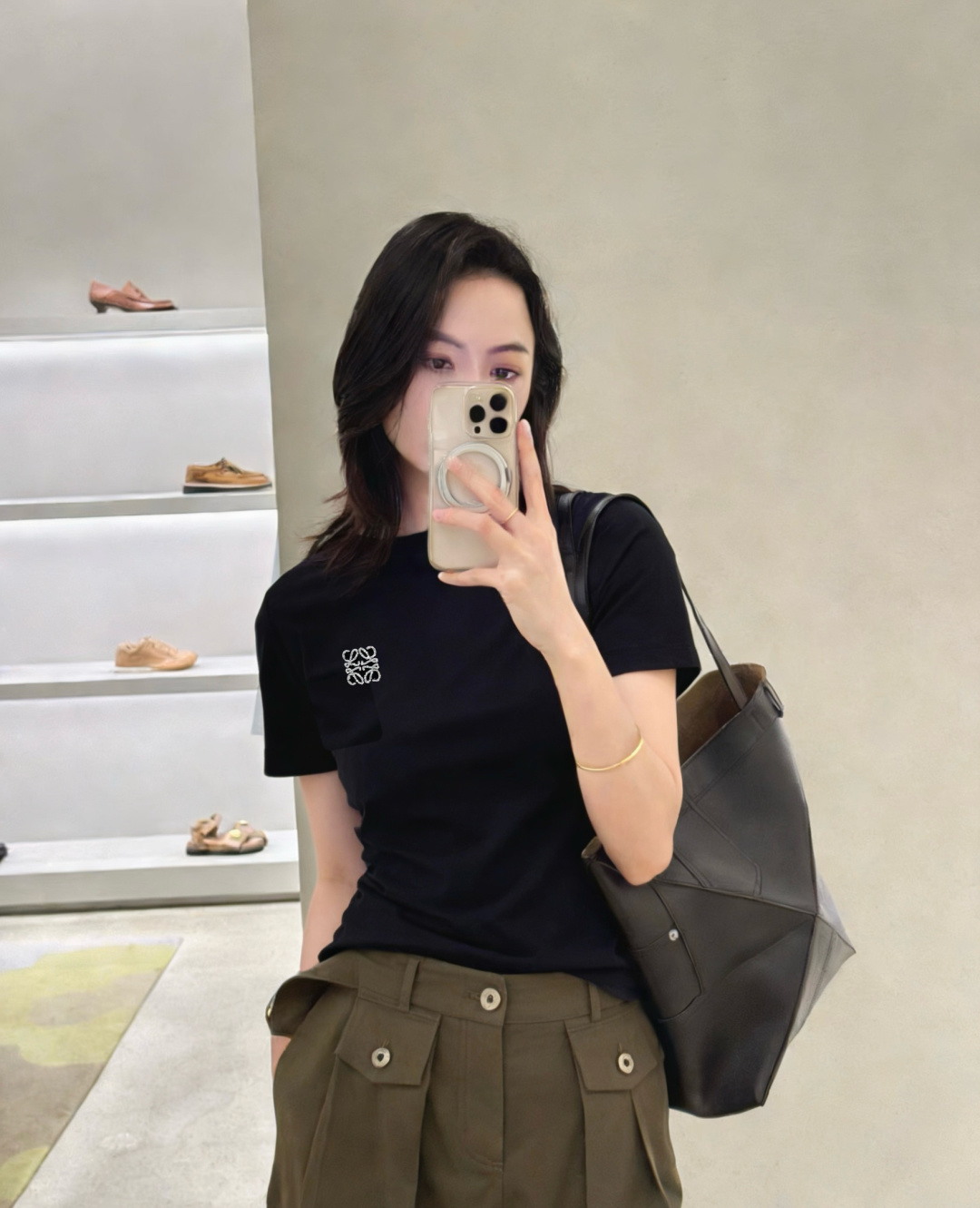 #Loew♡²⁶春夏新款 重工logo钉珠短袖T恤 高品质定制 现货首发size：S/M/L（s码肩宽：