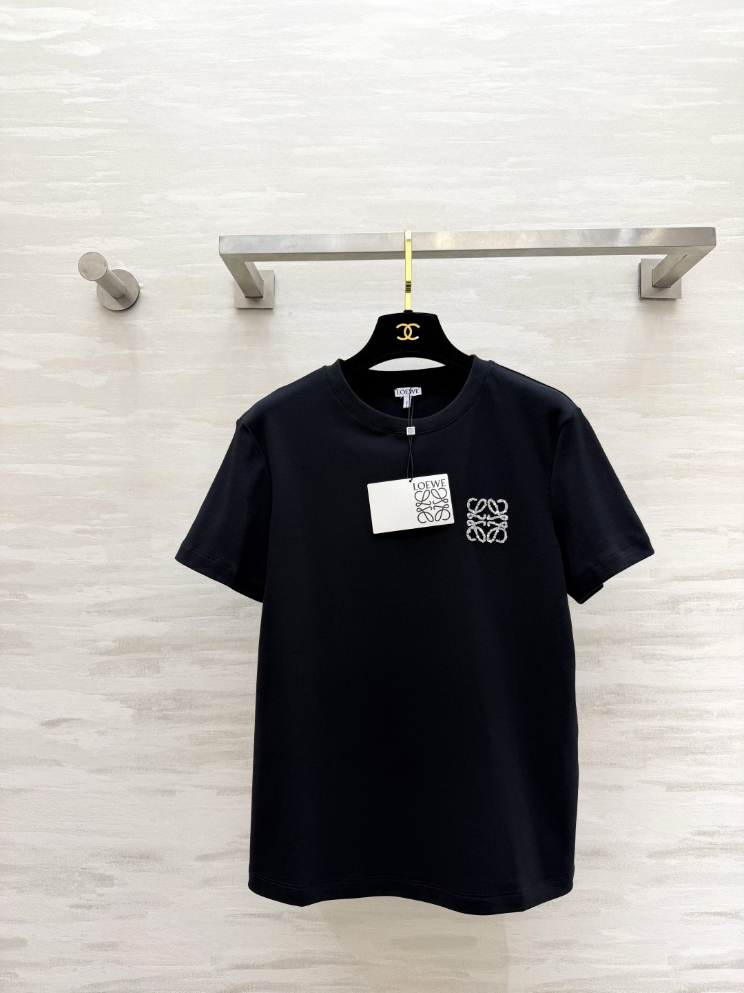 #Loew♡²⁶春夏新款 重工logo钉珠短袖T恤 高品质定制 现货首发size：S/M/L（s码肩宽：