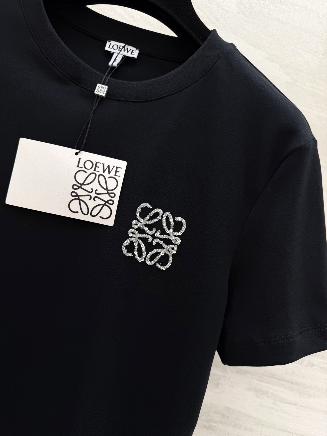 #Loew♡²⁶春夏新款 重工logo钉珠短袖T恤 高品质定制 现货首发size：S/M/L（s码肩宽：