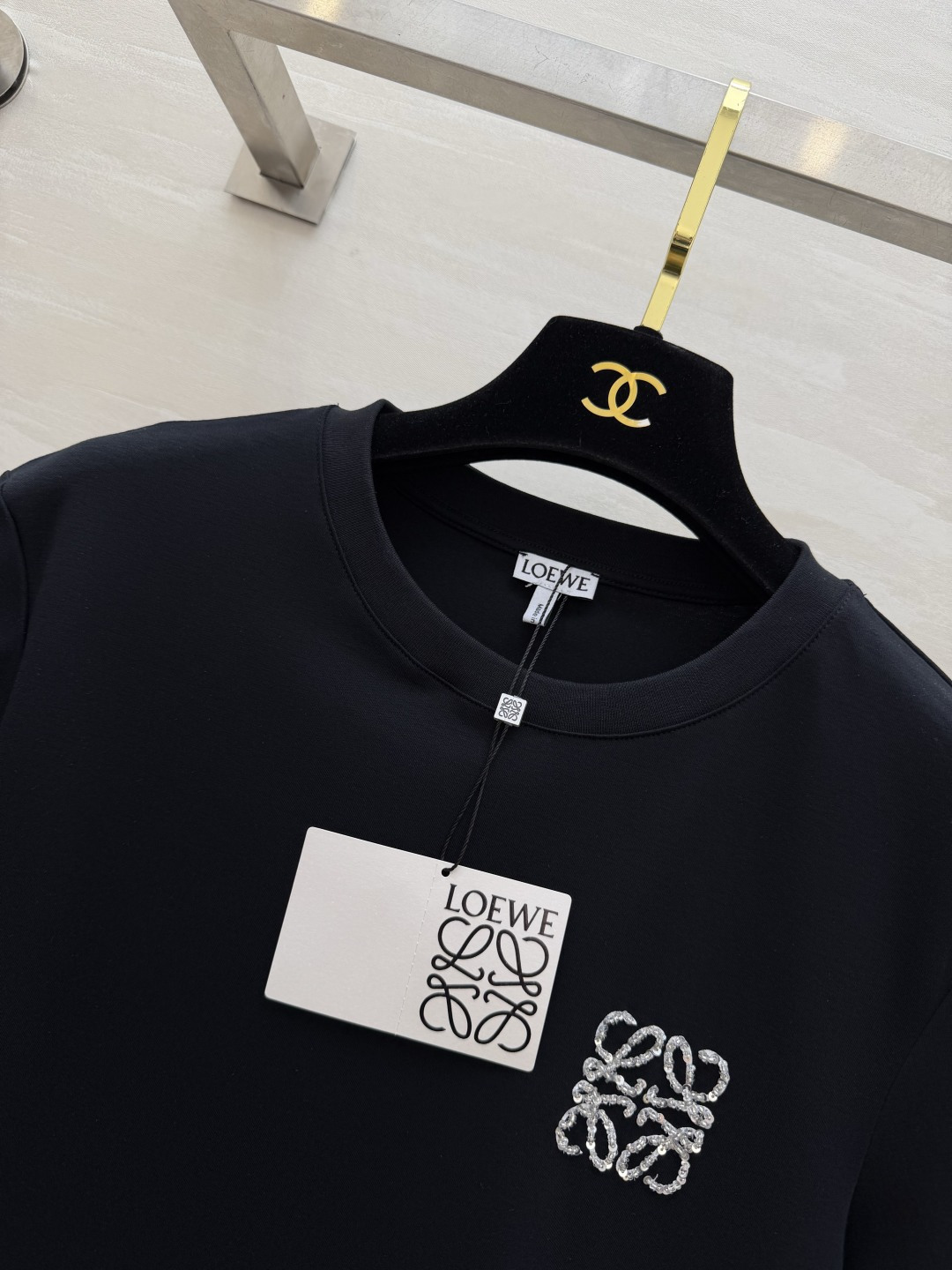 #Loew♡²⁶春夏新款 重工logo钉珠短袖T恤 高品质定制 现货首发size：S/M/L（s码肩宽：