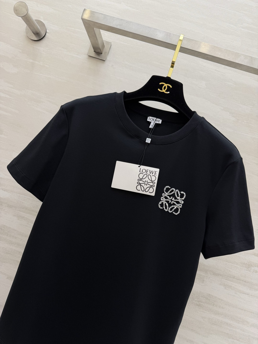 #Loew♡²⁶春夏新款 重工logo钉珠短袖T恤 高品质定制 现货首发size：S/M/L（s码肩宽：