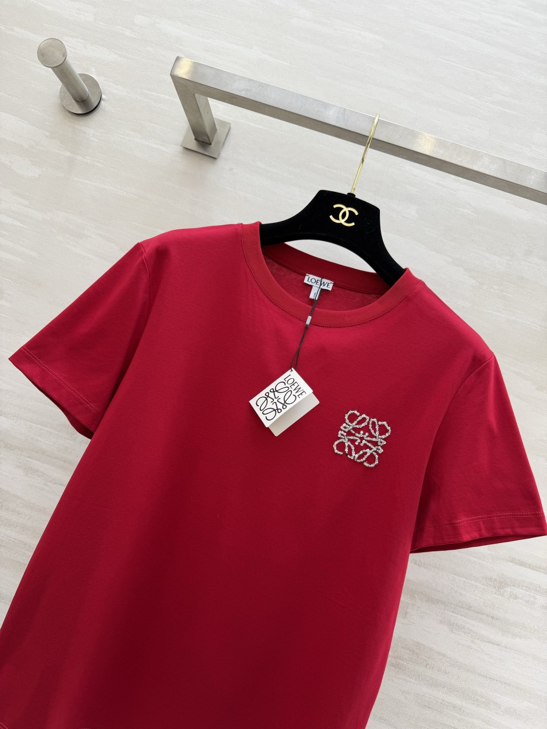 #Loew♡²⁶春夏新款 重工logo钉珠短袖T恤 高品质定制 现货首发size：S/M/L（s码肩宽：