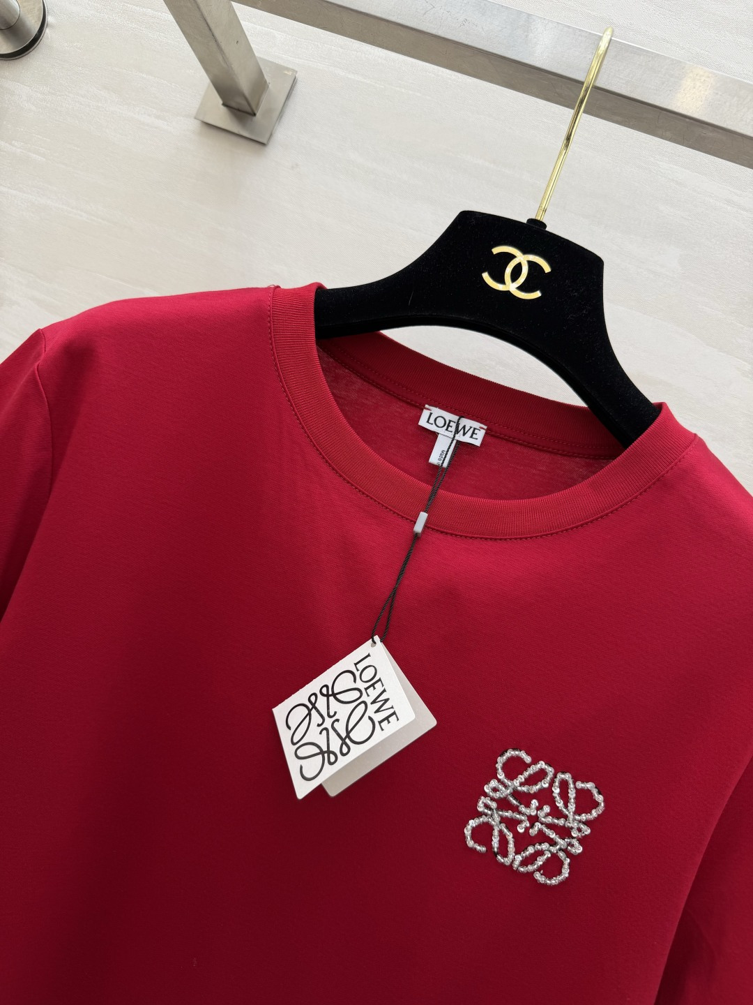 #Loew♡²⁶春夏新款 重工logo钉珠短袖T恤 高品质定制 现货首发size：S/M/L（s码肩宽：