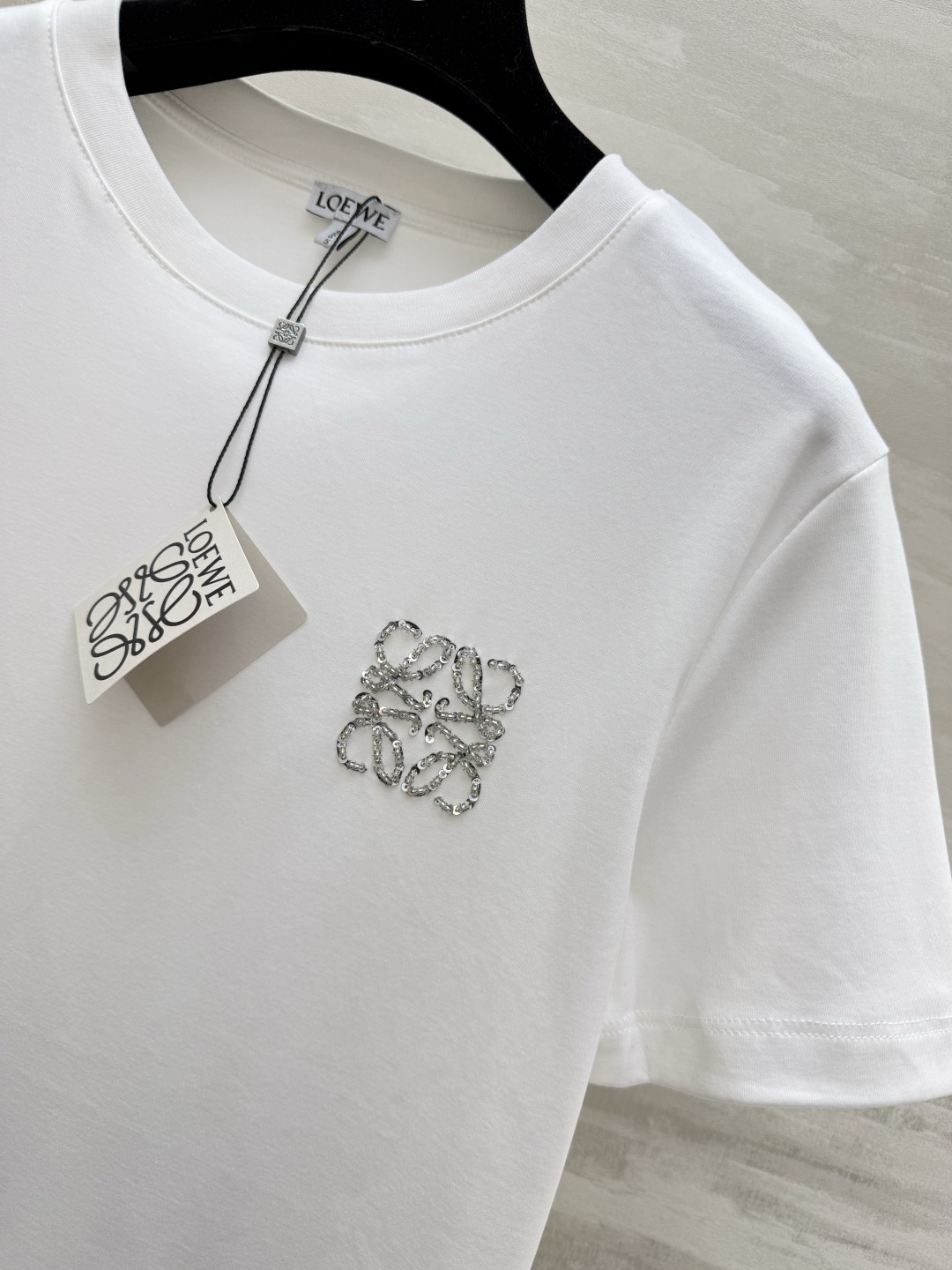 #Loew♡²⁶春夏新款 重工logo钉珠短袖T恤 高品质定制 现货首发size：S/M/L（s码肩宽：