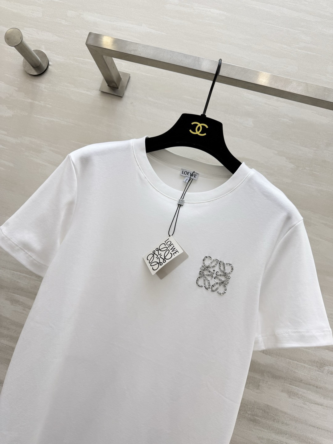 #Loew♡²⁶春夏新款 重工logo钉珠短袖T恤 高品质定制 现货首发size：S/M/L（s码肩宽：