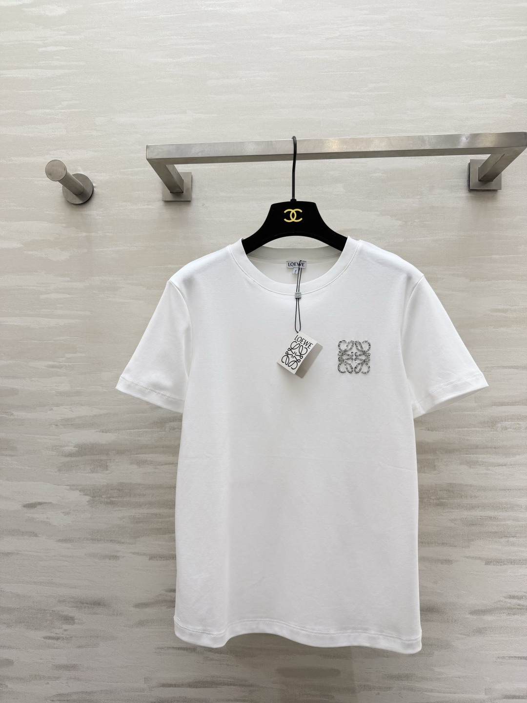 #Loew♡²⁶春夏新款 重工logo钉珠短袖T恤 高品质定制 现货首发size：S/M/L（s码肩宽：
