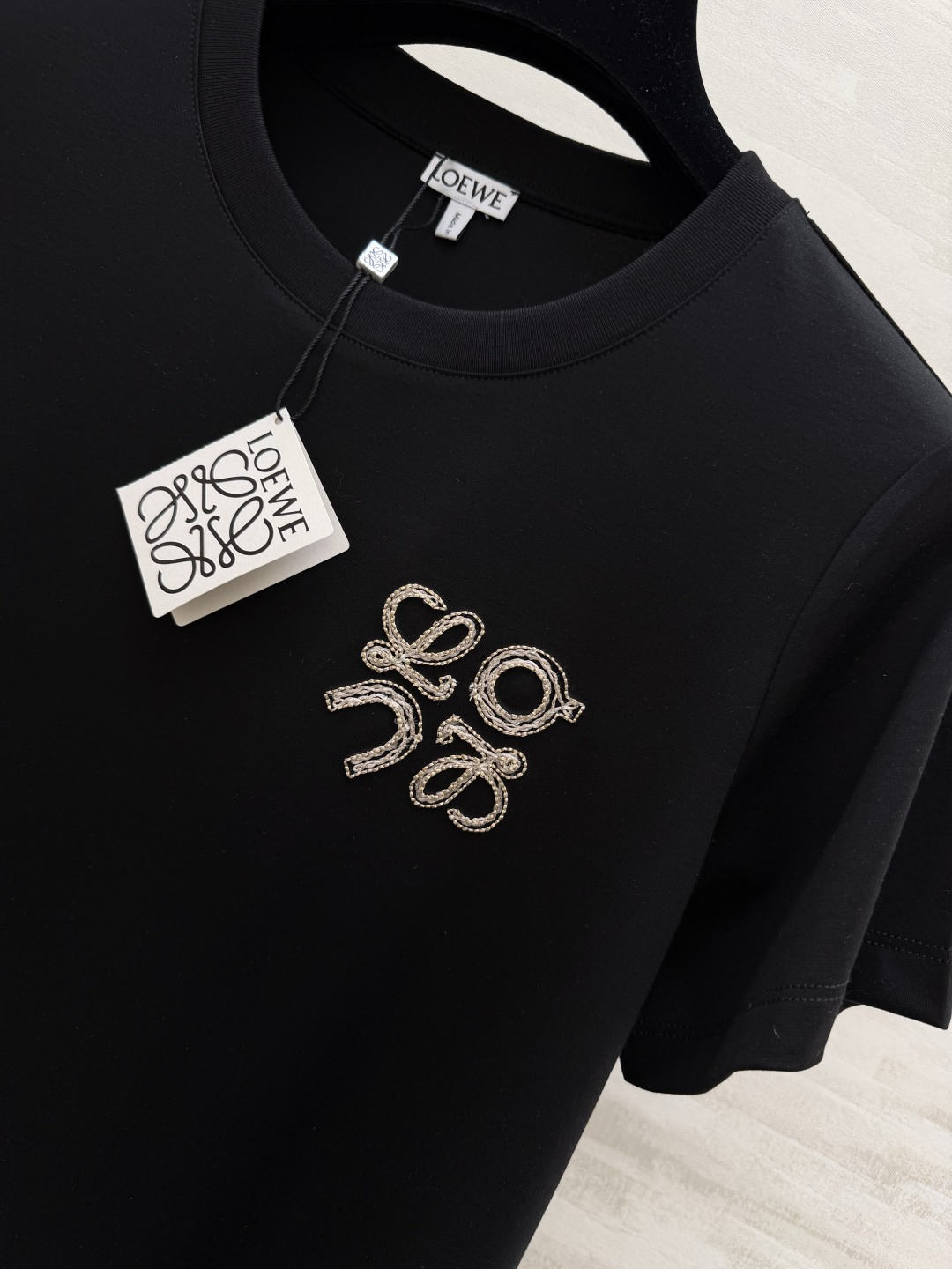 #Loew♡²⁶刺绣🪡短袖T恤 高品质定制 现货首发size：S/M/L（s码肩宽：37，胸围：88，衣