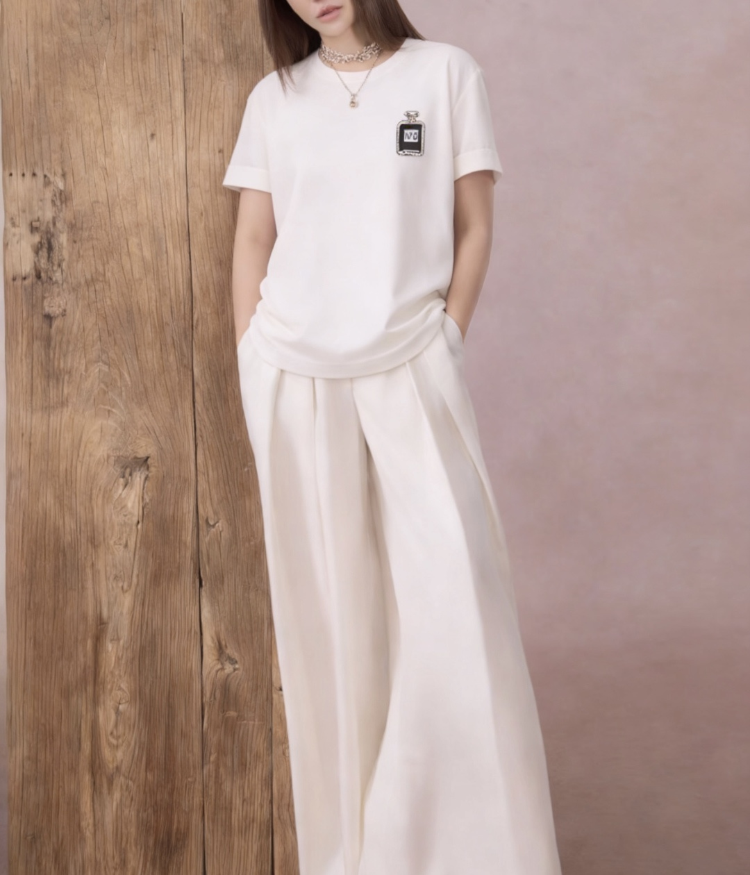 #Chane♡²⁶春夏新款 经典No⁵钉珠T恤 超级百搭王 胸口的N°5香水瓶图案精致又吸睛 软乎亲肤高