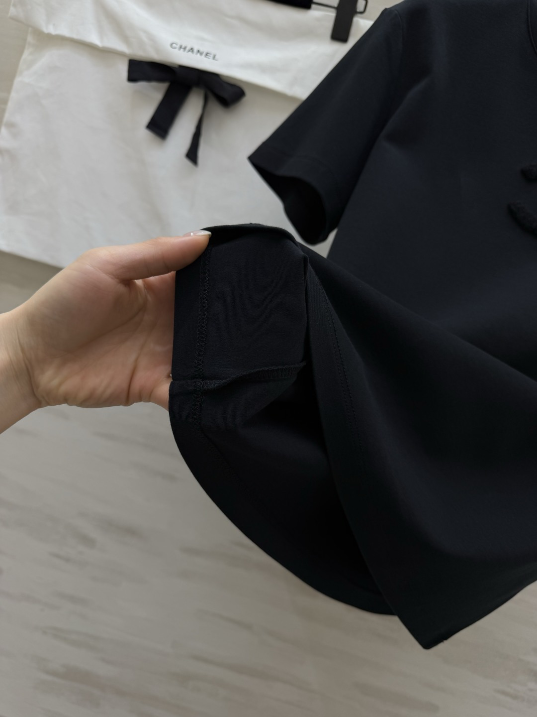 #Chane♡²⁶春夏新款 双C雪花绒刺绣🪡T恤 糯叽叽雪花绒 立体双C 高支棉亲肤舒适 高品质定制 现