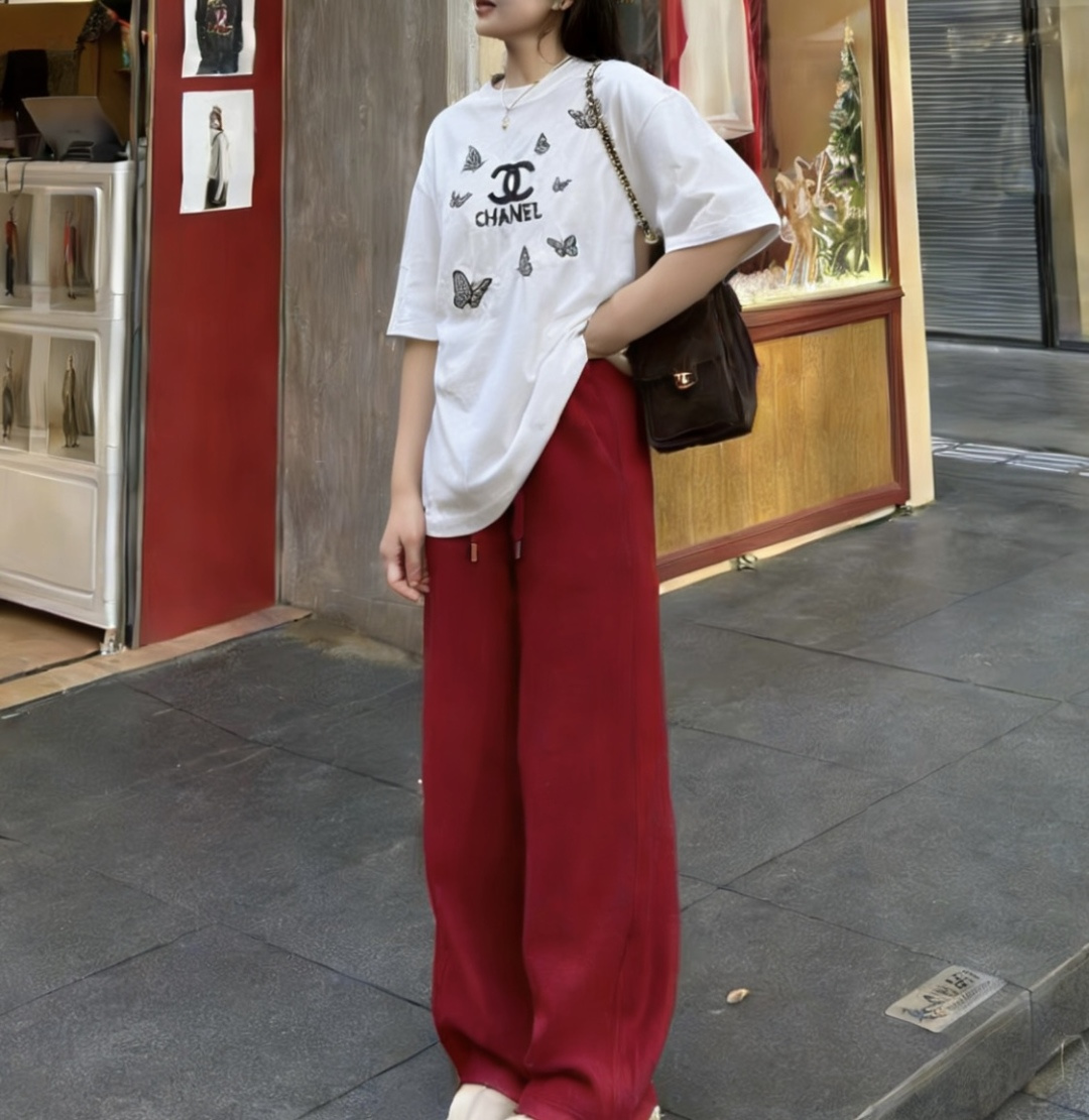 #Chane♡²⁶春夏新款 限定银蝶刺绣钉珠T恤 双C刺绣🪡 阳光下细闪到犯规 软乎乎高支棉透气又亲肤 