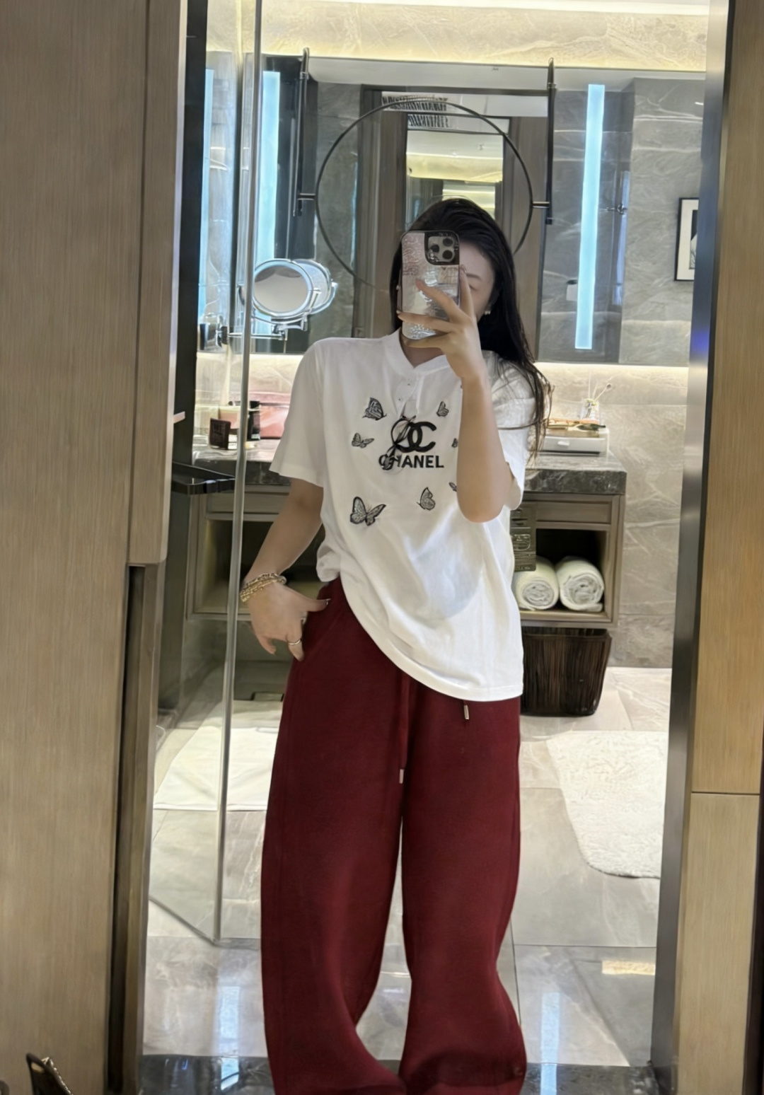 #Chane♡²⁶春夏新款 限定银蝶刺绣钉珠T恤 双C刺绣🪡 阳光下细闪到犯规 软乎乎高支棉透气又亲肤 