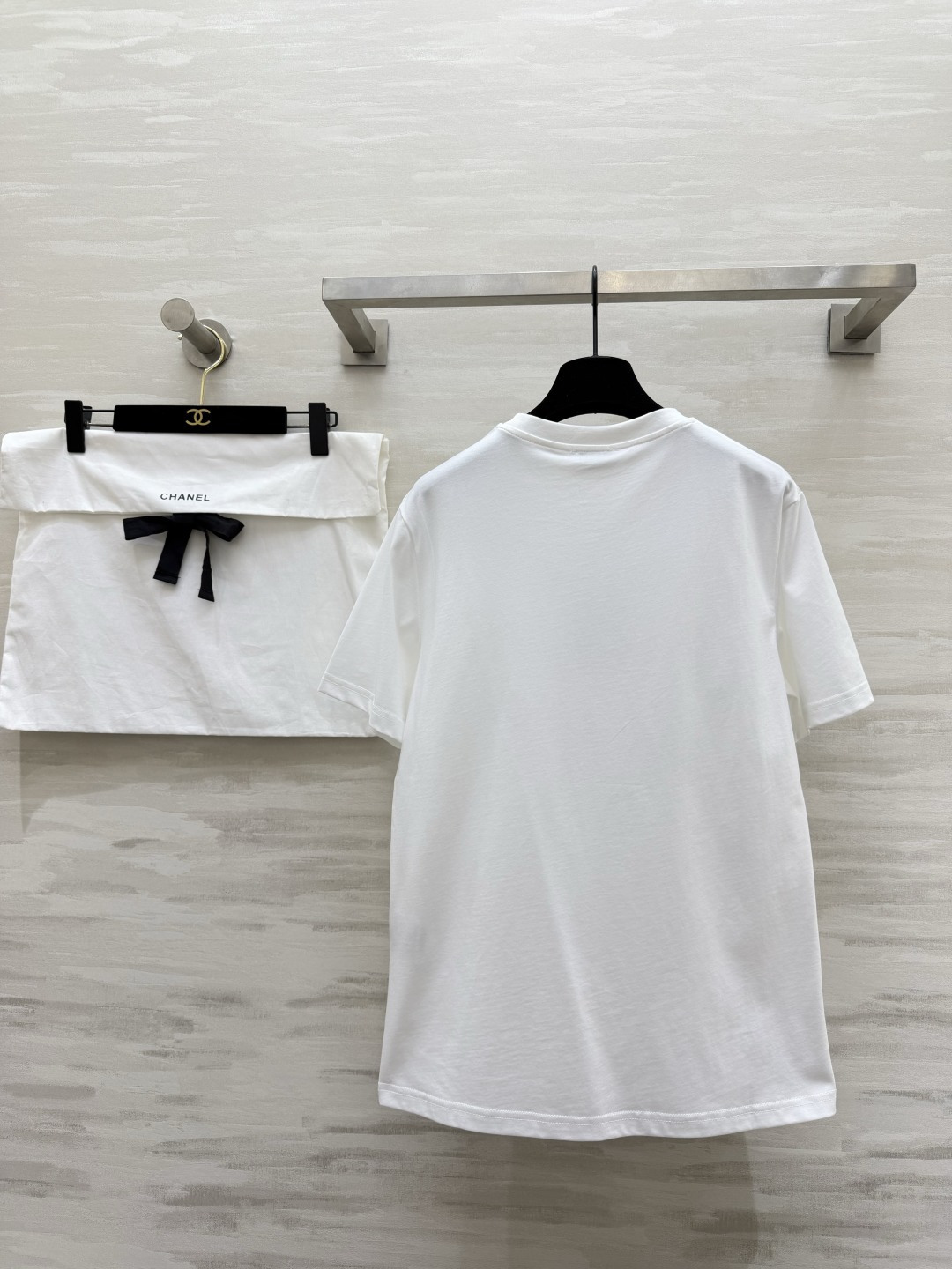 #Chane♡²⁶春夏新款 限定银蝶刺绣钉珠T恤 双C刺绣🪡 阳光下细闪到犯规 软乎乎高支棉透气又亲肤 