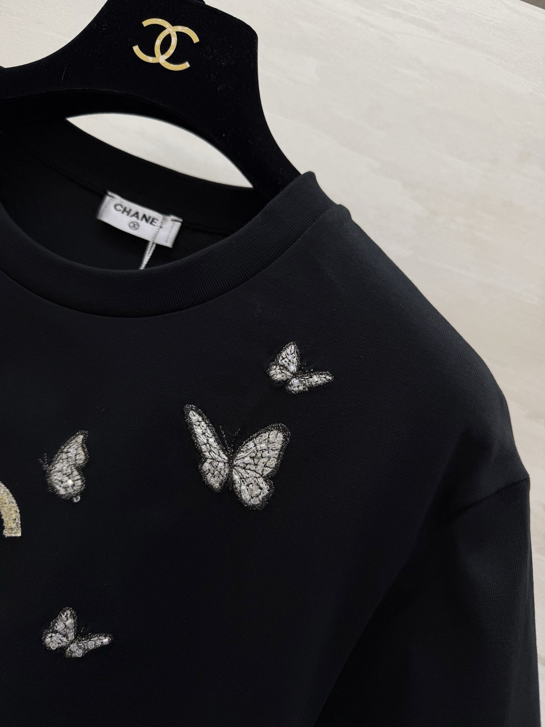 #Chane♡²⁶春夏新款 限定银蝶刺绣钉珠T恤 双C刺绣🪡 阳光下细闪到犯规 软乎乎高支棉透气又亲肤 