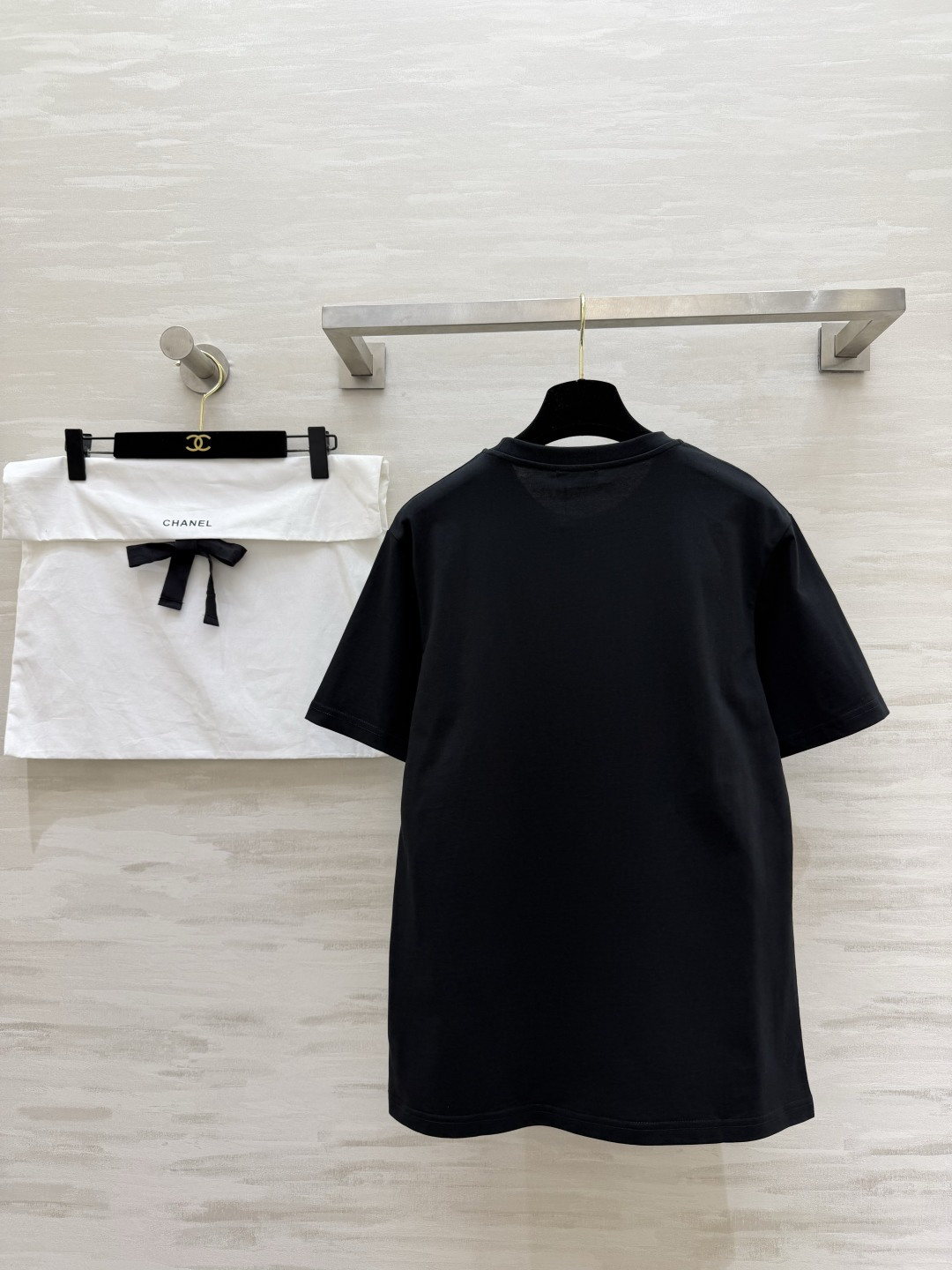 #Chane♡²⁶春夏新款 限定银蝶刺绣钉珠T恤 双C刺绣🪡 阳光下细闪到犯规 软乎乎高支棉透气又亲肤 