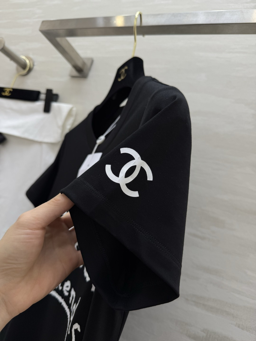 ✨Chane♡²⁶春夏新款 字母T恤｜把艺术感穿在身上✨「The sevenseas friends」字