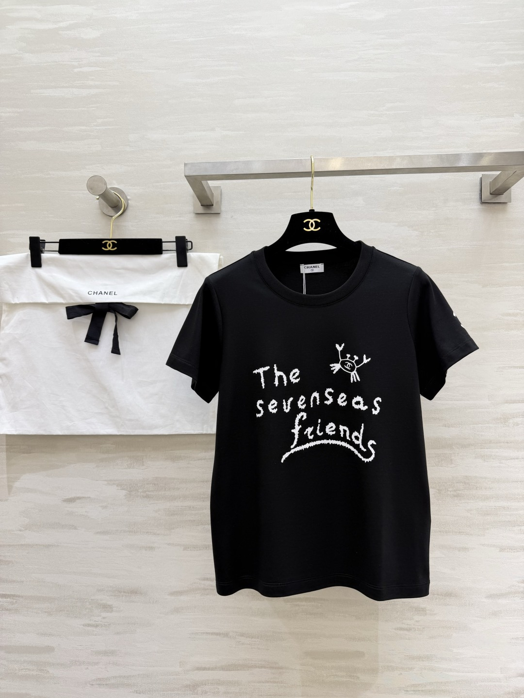 ✨Chane♡²⁶春夏新款 字母T恤｜把艺术感穿在身上✨「The sevenseas friends」字