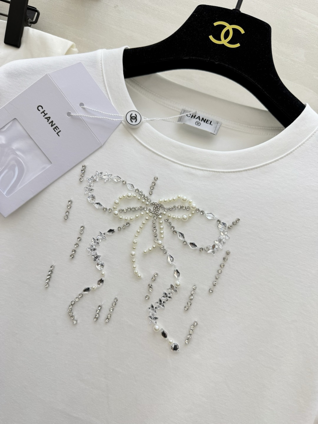 #Chane♡²⁶春夏新款 重工蝴蝶结钉珠短袖T恤 高品质定制 现货首发size：36/38/40（36