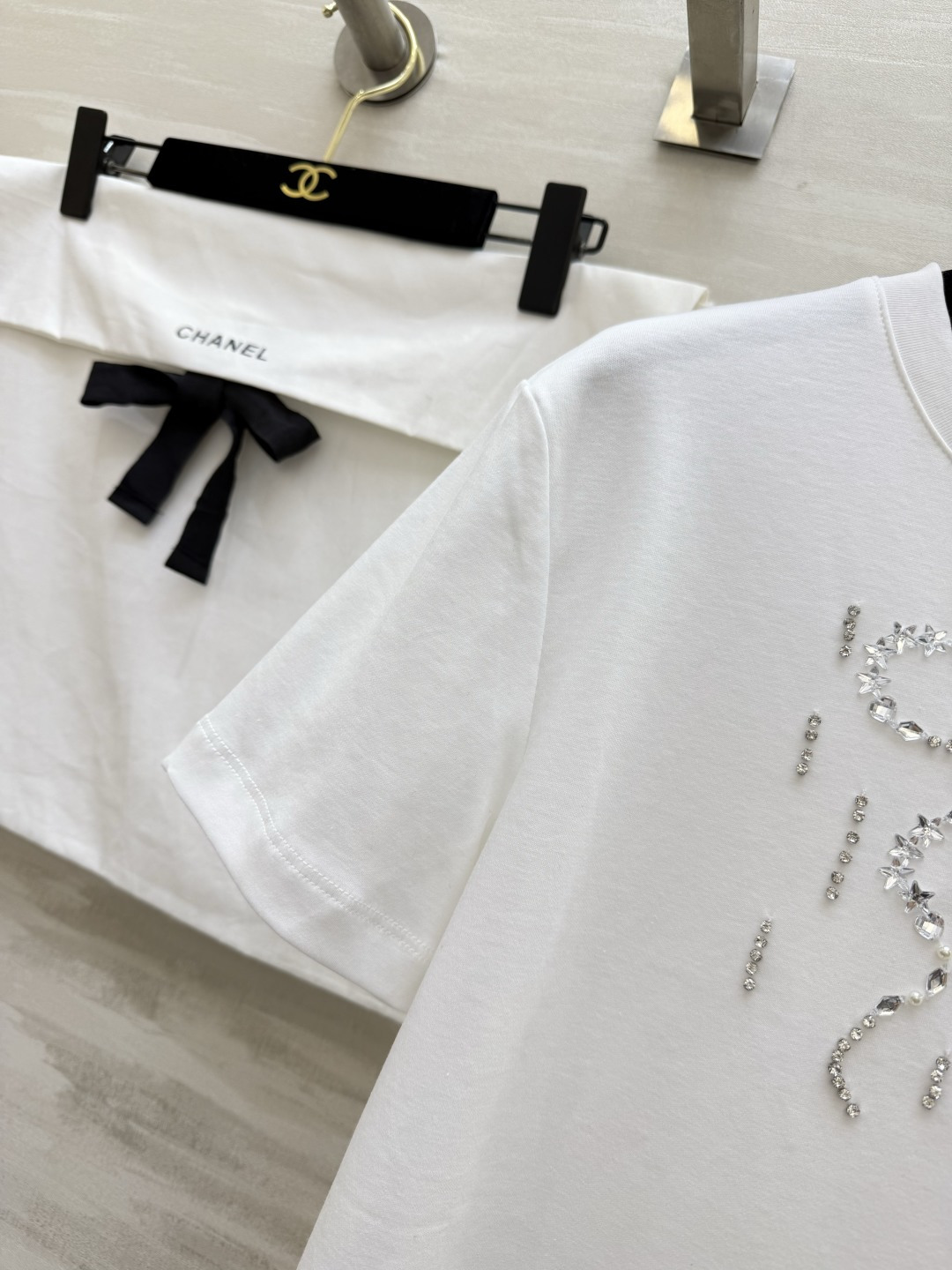 #Chane♡²⁶春夏新款 重工蝴蝶结钉珠短袖T恤 高品质定制 现货首发size：36/38/40（36