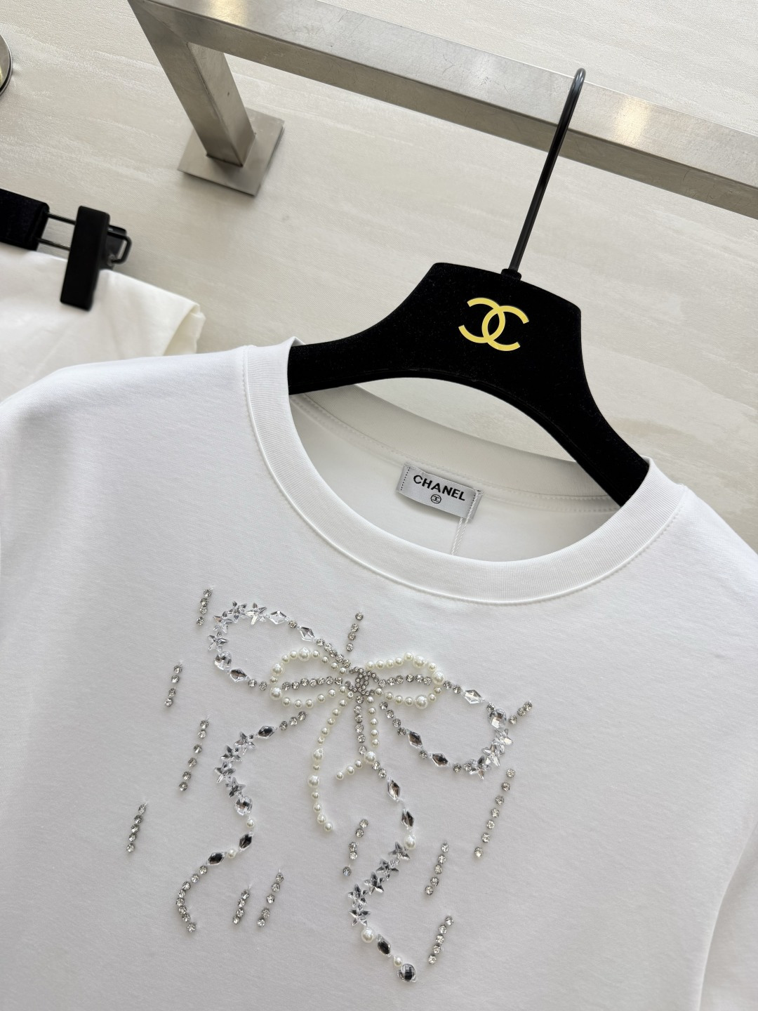 #Chane♡²⁶春夏新款 重工蝴蝶结钉珠短袖T恤 高品质定制 现货首发size：36/38/40（36