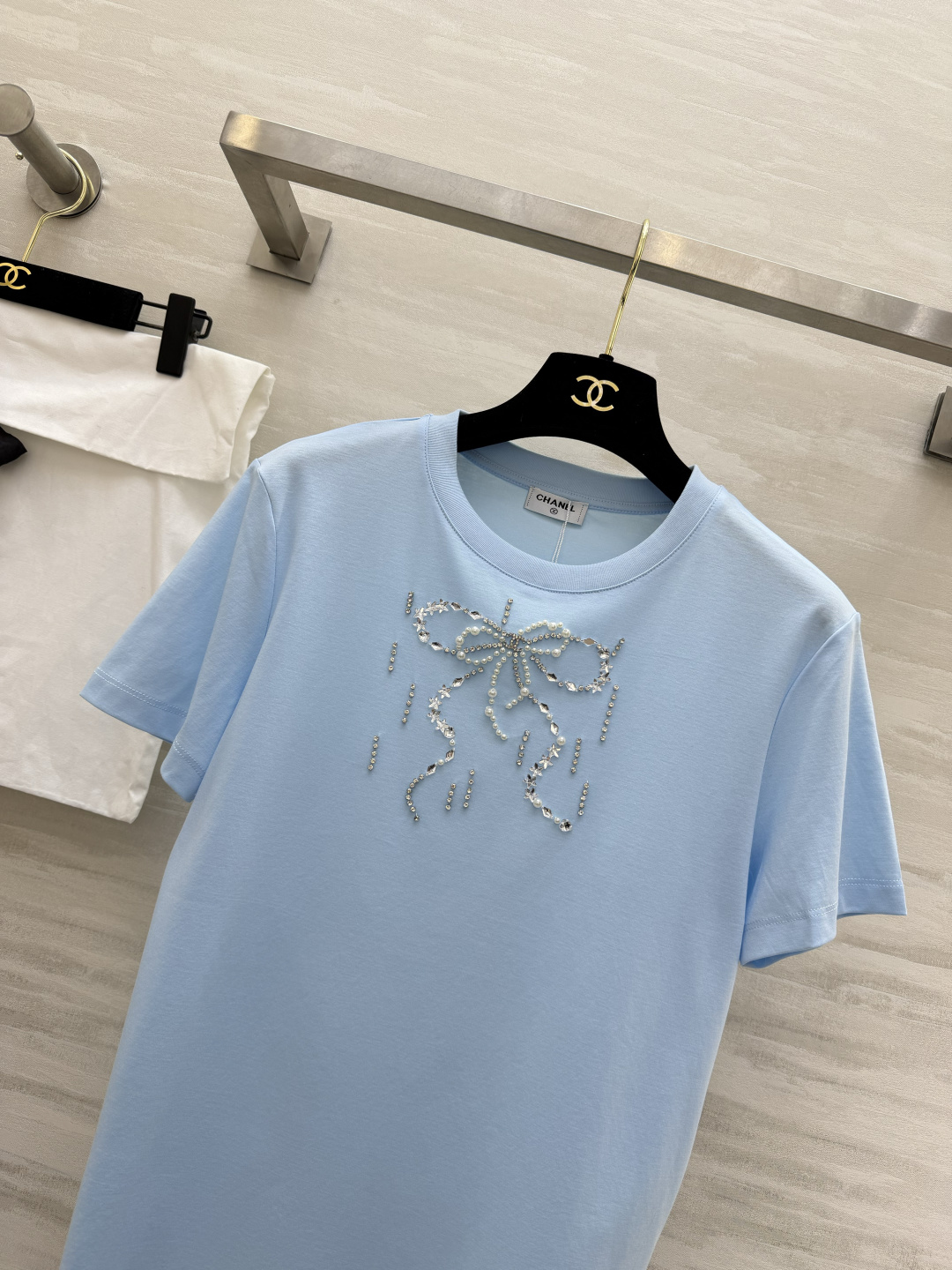 #Chane♡²⁶春夏新款 重工蝴蝶结钉珠短袖T恤 高品质定制 现货首发size：36/38/40（36