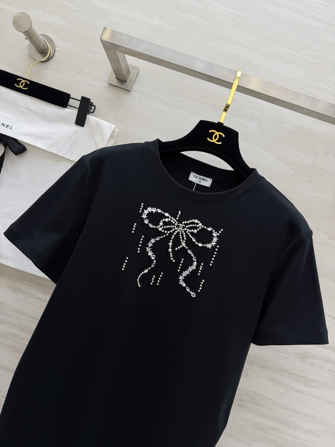 #Chane♡²⁶春夏新款 重工蝴蝶结钉珠短袖T恤 高品质定制 现货首发size：36/38/40（36