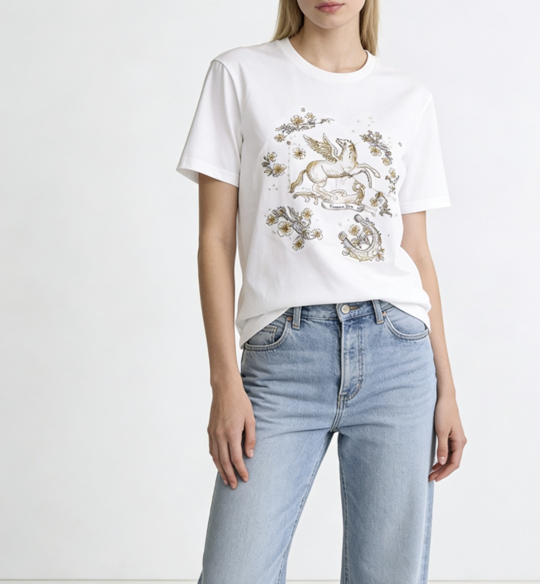 #Dio♡²⁶春夏新款 飞马刺绣钉珠T恤 选用高品质棉料柔软透气 夏天穿超舒服！正面飞马图案 纯手工刺绣