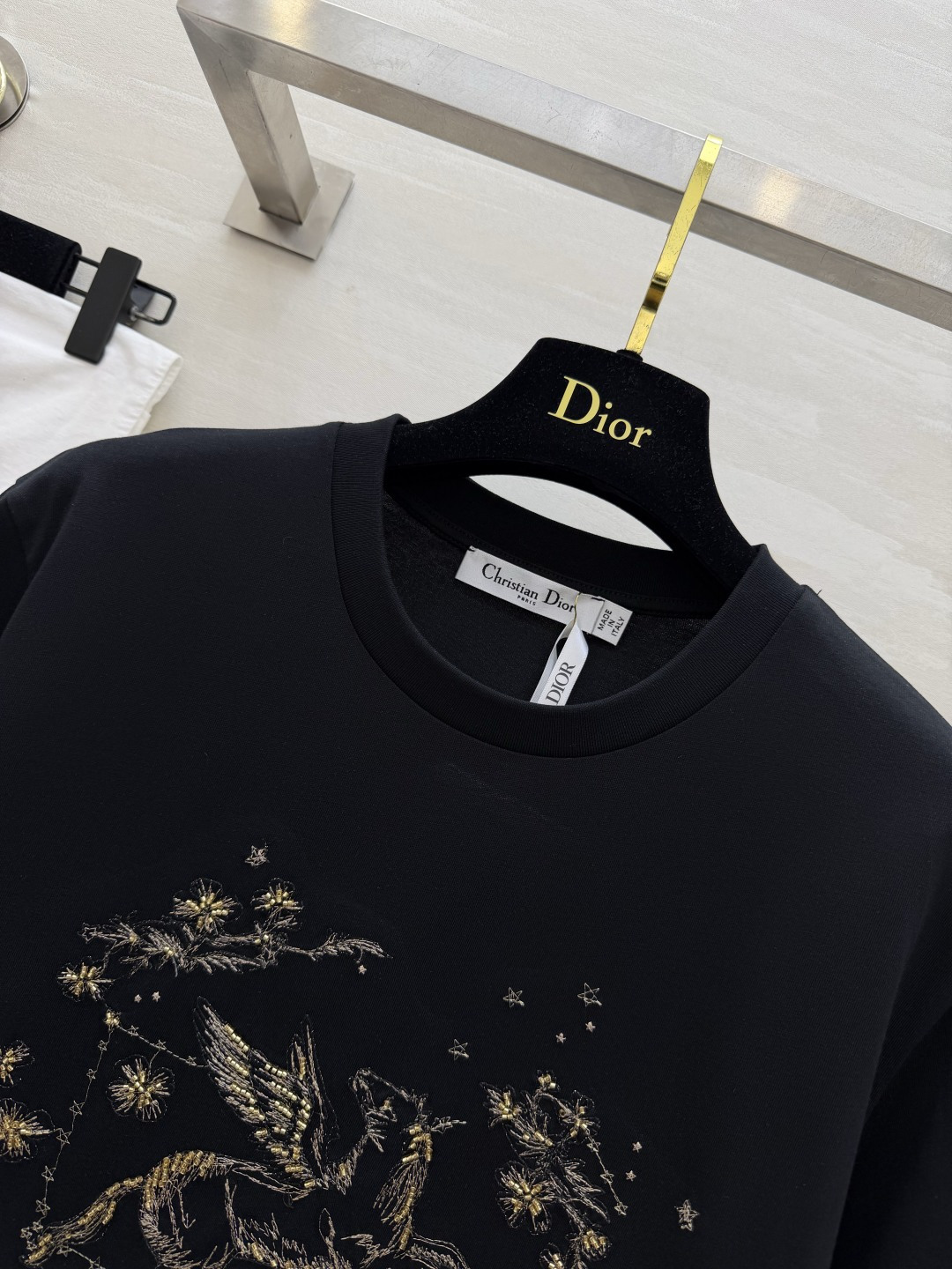 #Dio♡²⁶春夏新款 飞马刺绣钉珠T恤 选用高品质棉料柔软透气 夏天穿超舒服！正面飞马图案 纯手工刺绣