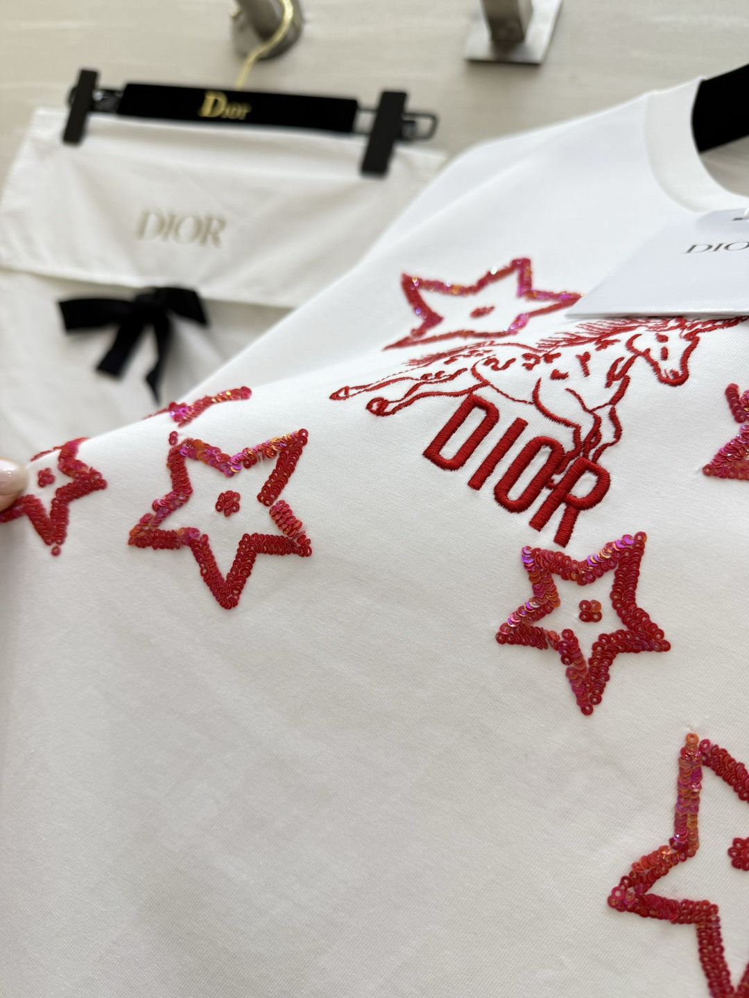 #DIO♡²⁶春夏新款 独角兽🦄️刺绣🪡重工星星💫珠片钉珠短袖T恤 高品质定制 现货首发size：S/M