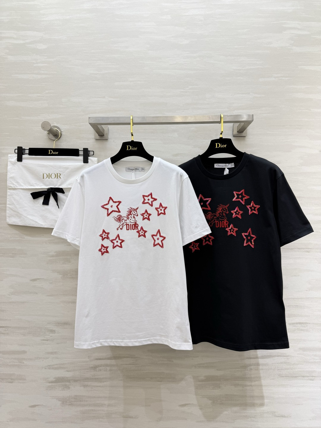 #DIO♡²⁶春夏新款 独角兽🦄️刺绣🪡重工星星💫珠片钉珠短袖T恤 高品质定制 现货首发size：S/M