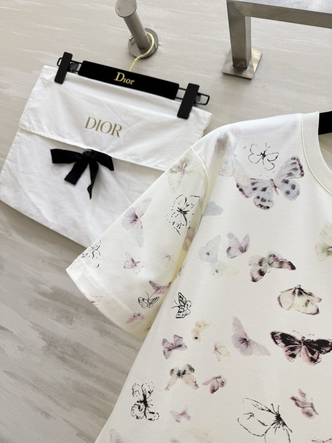 #Dio♡²⁶春夏新款 蝴蝶印花T恤 选用柔软纯棉面料透气舒适 夏天穿超合适！白色底色配蝴蝶印花清新又优