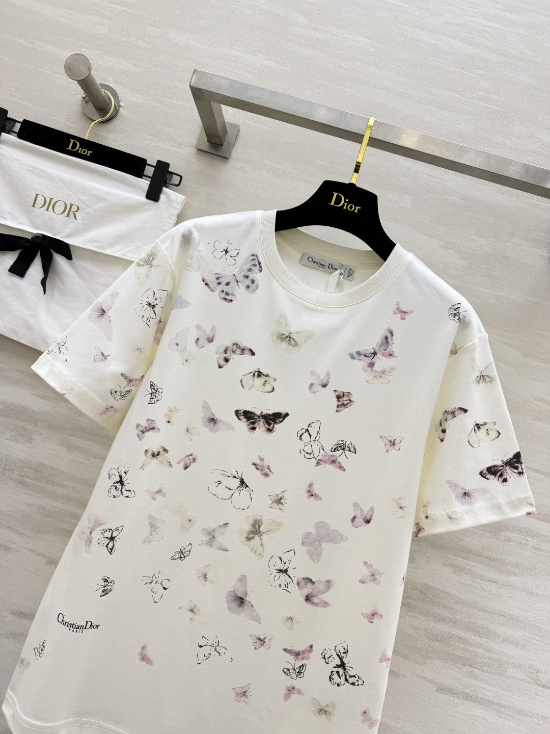 #Dio♡²⁶春夏新款 蝴蝶印花T恤 选用柔软纯棉面料透气舒适 夏天穿超合适！白色底色配蝴蝶印花清新又优