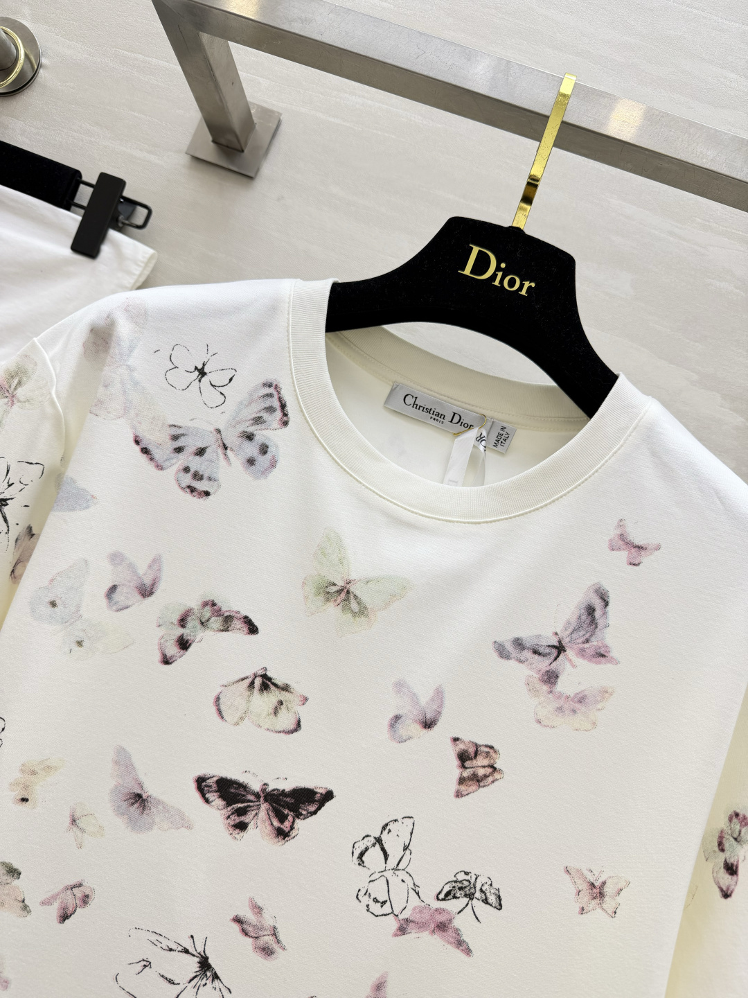 #Dio♡²⁶春夏新款 蝴蝶印花T恤 选用柔软纯棉面料透气舒适 夏天穿超合适！白色底色配蝴蝶印花清新又优