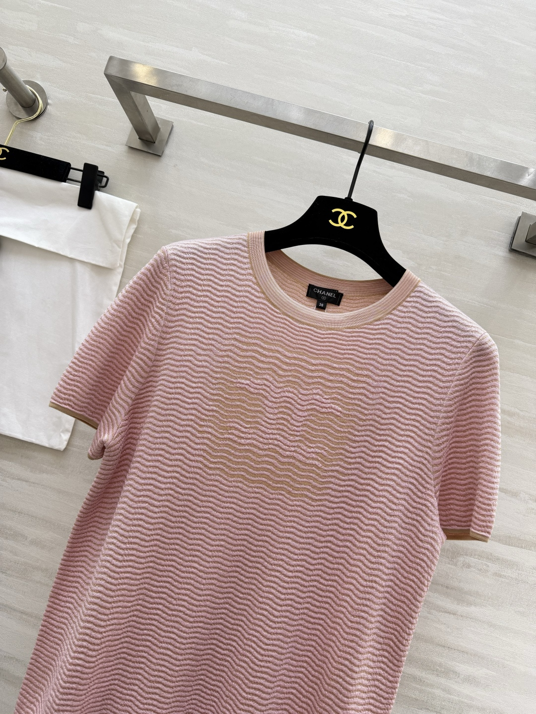 #Chane♡²⁶C 经典双C标识细条纹针织短袖 原版开发定制 高品质 现货首发size：36/38/4