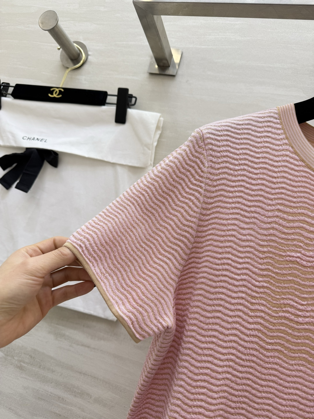 #Chane♡²⁶C 经典双C标识细条纹针织短袖 原版开发定制 高品质 现货首发size：36/38/4