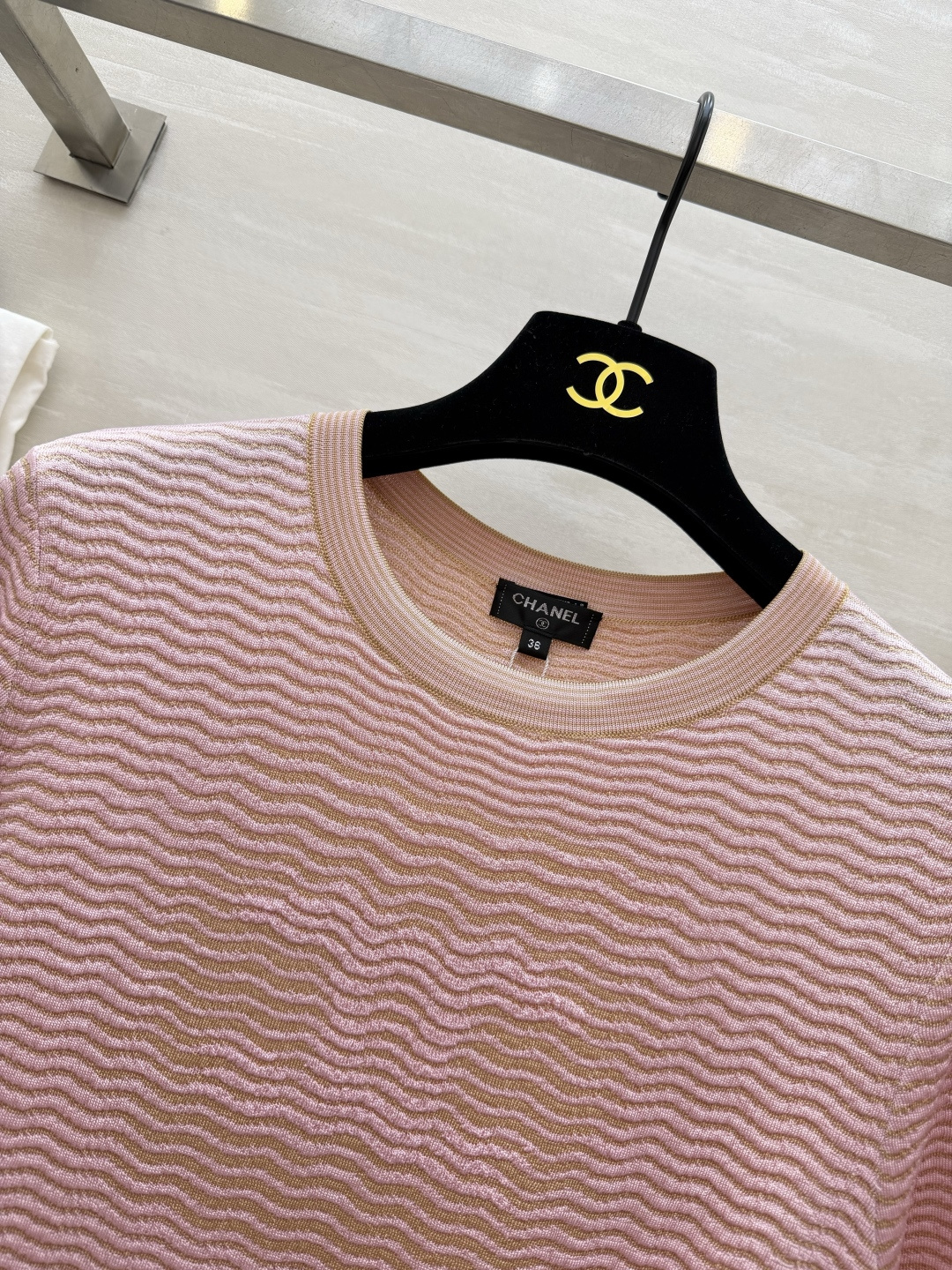 #Chane♡²⁶C 经典双C标识细条纹针织短袖 原版开发定制 高品质 现货首发size：36/38/4