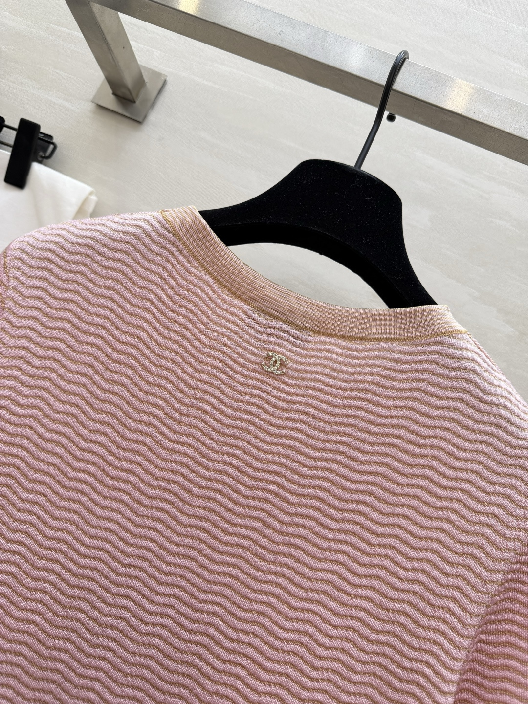 #Chane♡²⁶C 经典双C标识细条纹针织短袖 原版开发定制 高品质 现货首发size：36/38/4