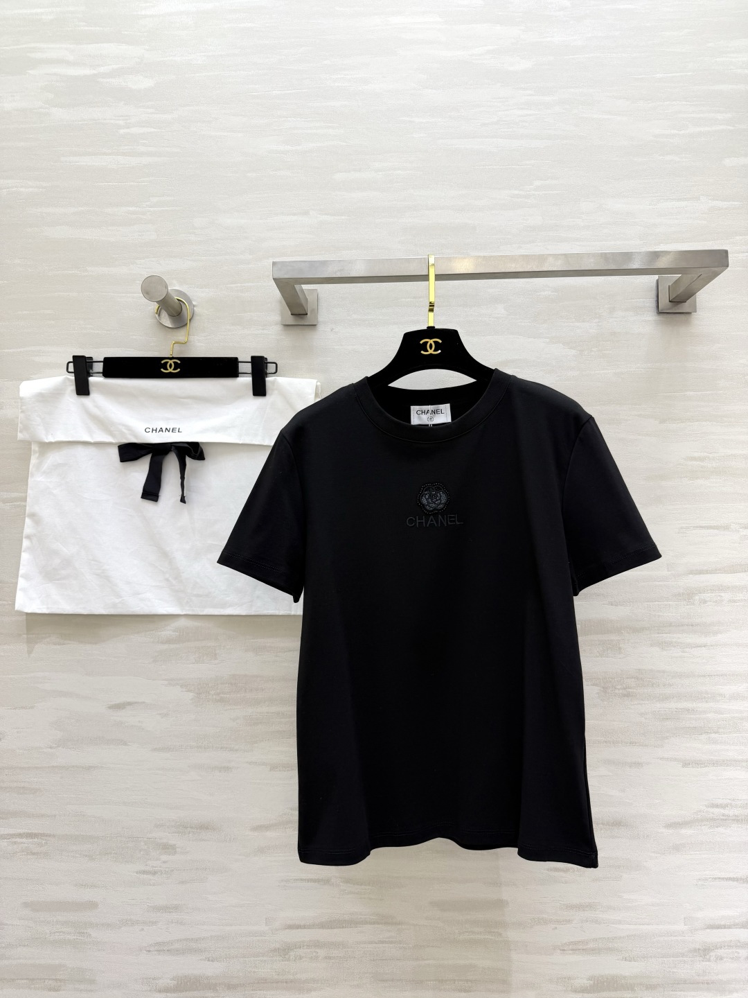 #Chane♡²⁶春夏新款 logo刺绣🪡重工钉珠短袖T恤 高品质定制 现货首发size：36/38/4