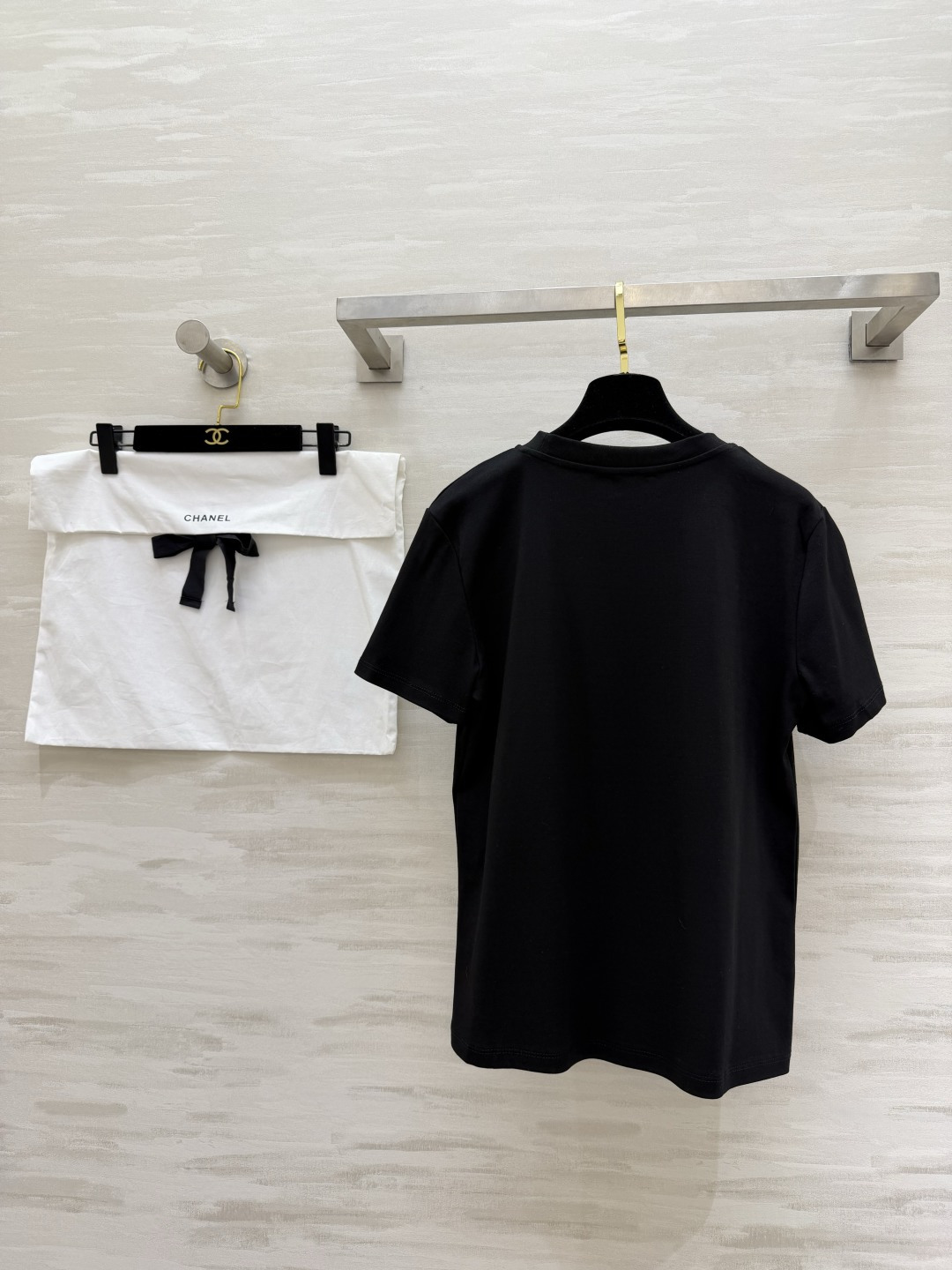 #Chane♡²⁶春夏新款 logo刺绣🪡重工钉珠短袖T恤 高品质定制 现货首发size：36/38/4