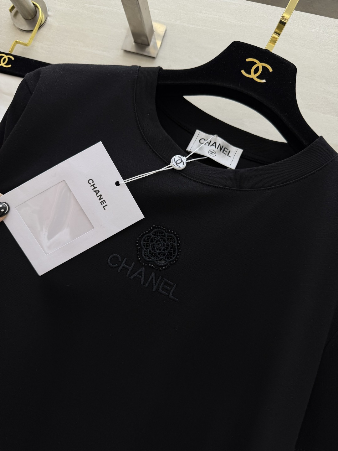 #Chane♡²⁶春夏新款 logo刺绣🪡重工钉珠短袖T恤 高品质定制 现货首发size：36/38/4