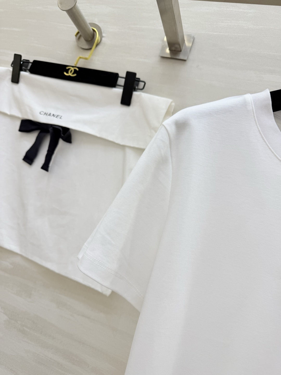 #Chane♡²⁶春夏新款 logo刺绣🪡重工钉珠短袖T恤 高品质定制 现货首发size：36/38/4