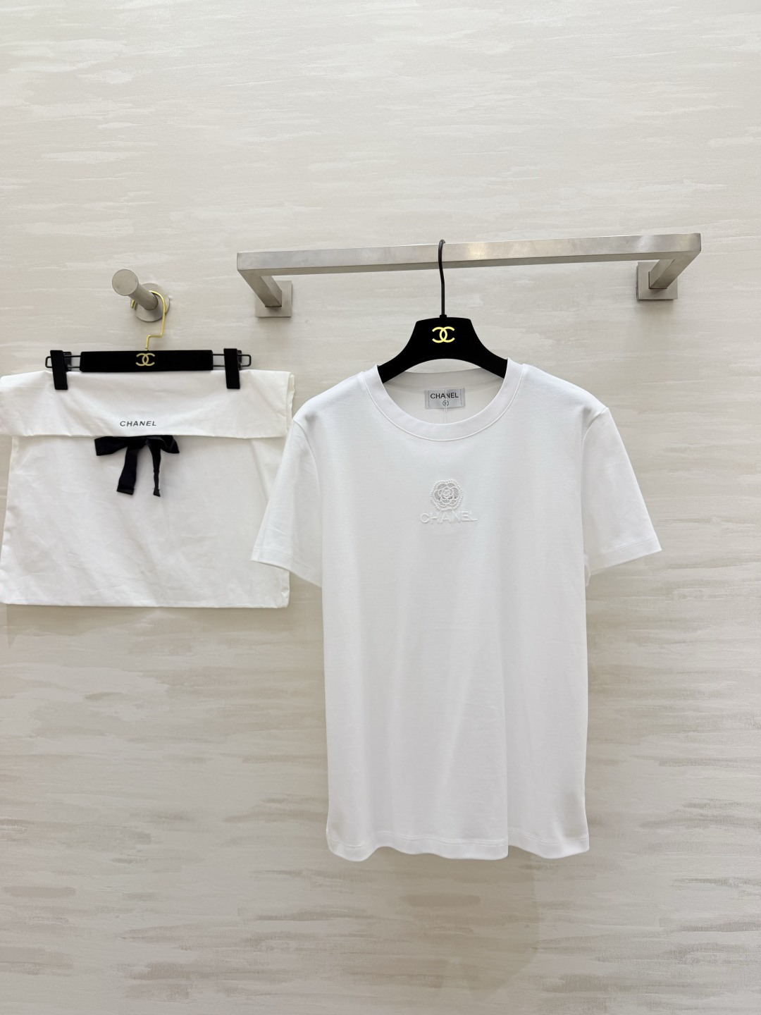 #Chane♡²⁶春夏新款 logo刺绣🪡重工钉珠短袖T恤 高品质定制 现货首发size：36/38/4