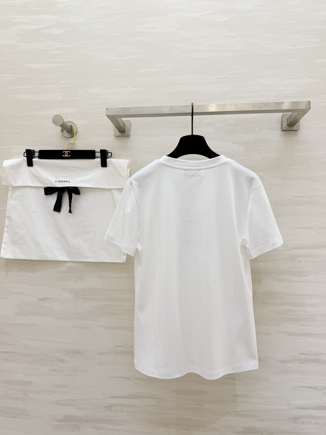 #Chane♡²⁶春夏新款 logo刺绣🪡重工钉珠短袖T恤 高品质定制 现货首发size：36/38/4